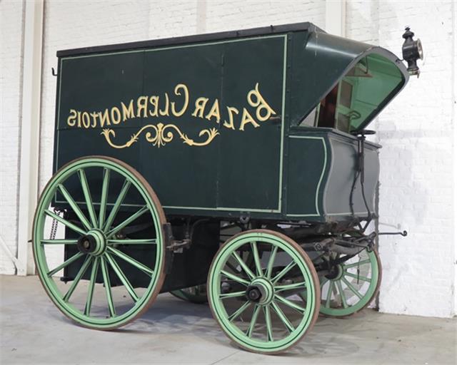 Handelswagen met gesloten bagagecabine en gesloten koetsiercabine, Karrenmuseum Essen